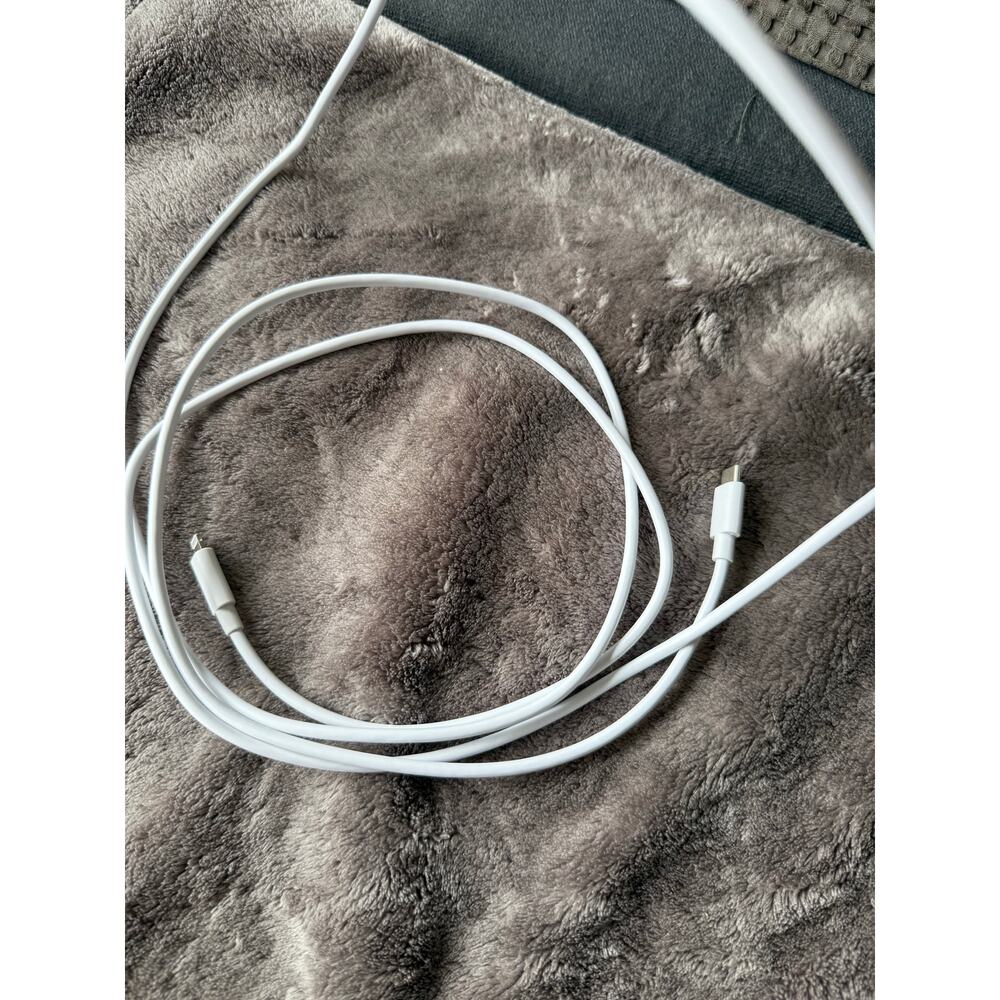 Apple charging wires bundle - Lightning to USB-C - 7 wires - Picture 3 of 5